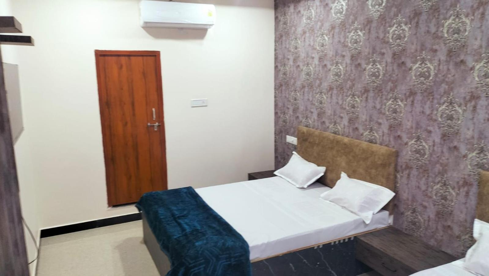 Hotel Somnath Inn Уджайн Екстериор снимка