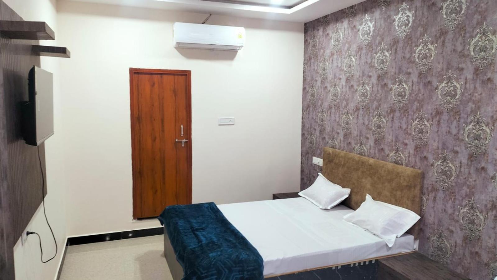 Hotel Somnath Inn Уджайн Екстериор снимка