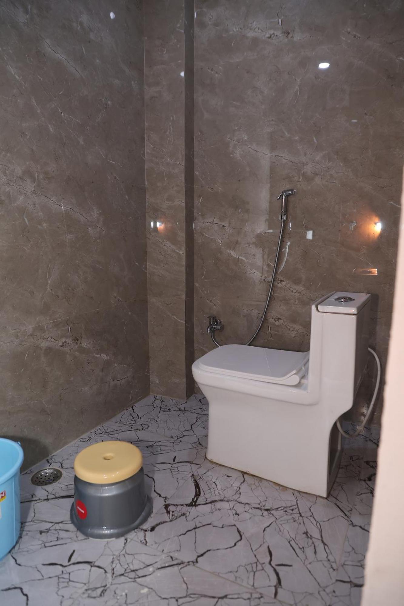 Hotel Somnath Inn Уджайн Стая снимка