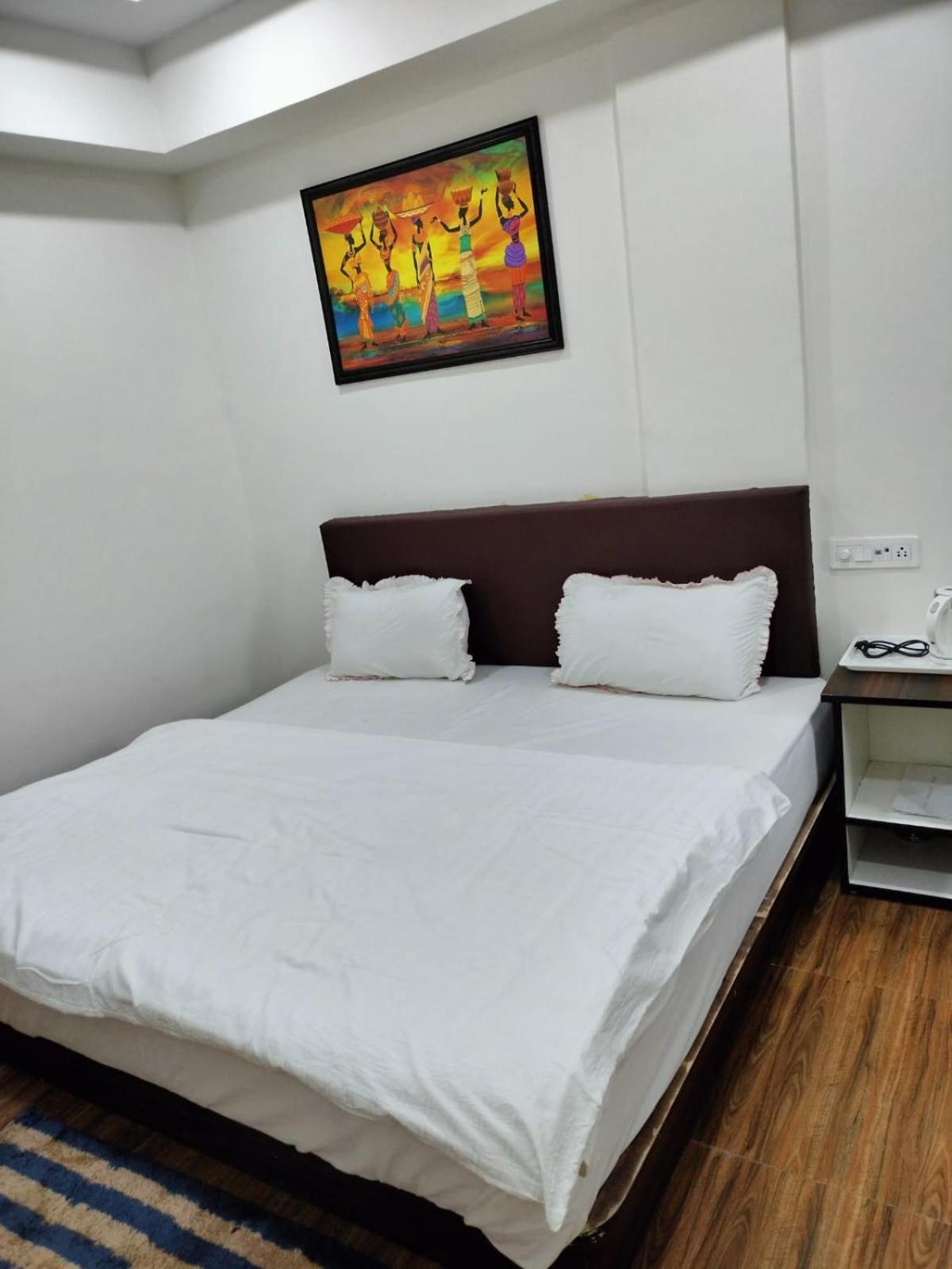 Hotel Somnath Inn Уджайн Екстериор снимка