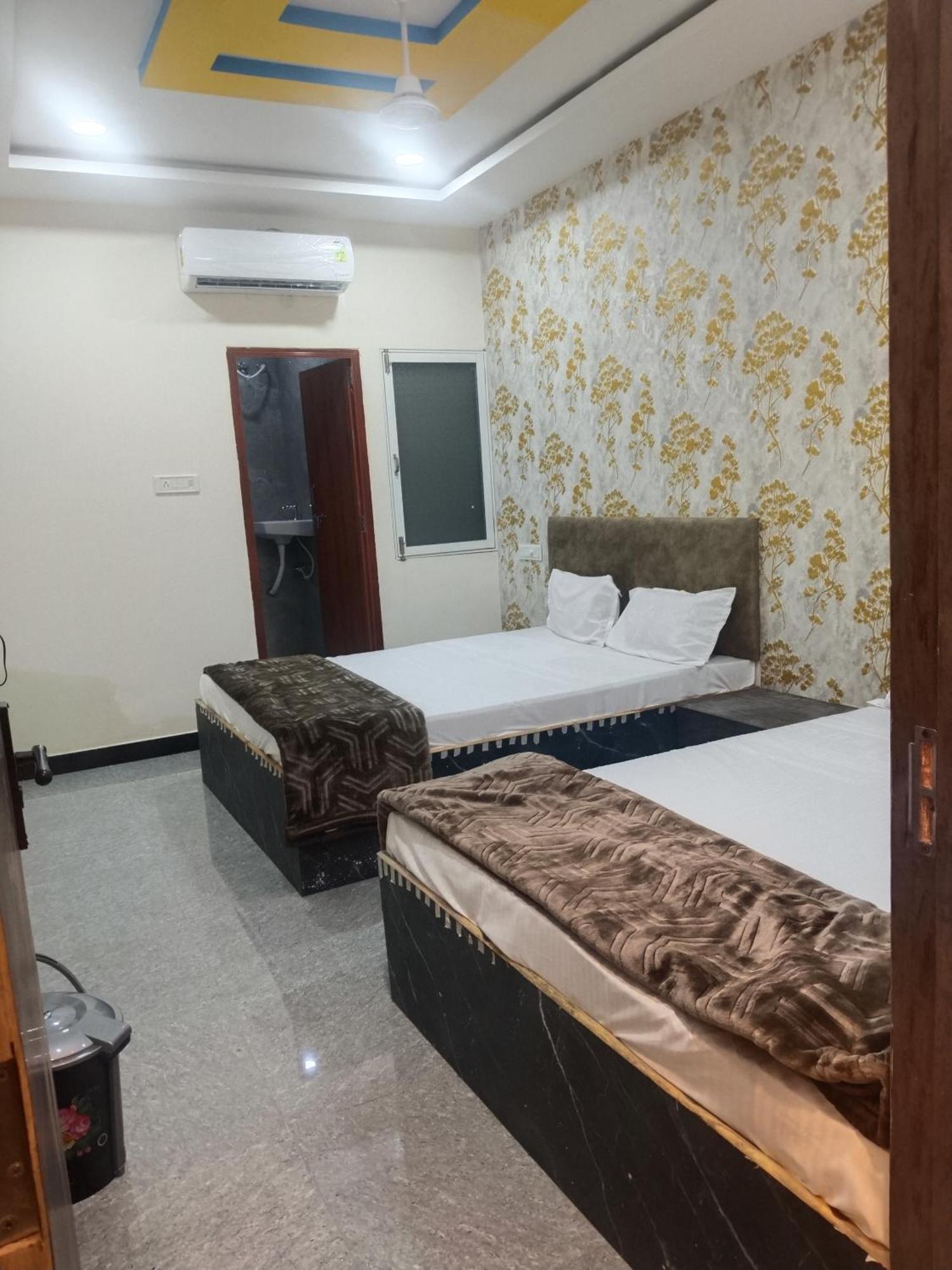 Hotel Somnath Inn Уджайн Екстериор снимка